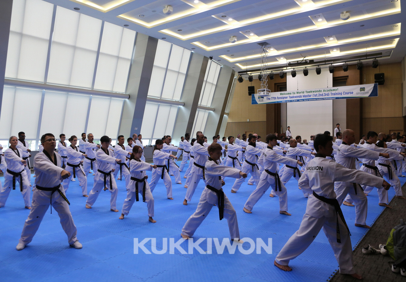 2019년 7월 무주 태권도원에서 열린 제 77기 외국인 태권도 사범연수 중인 모습